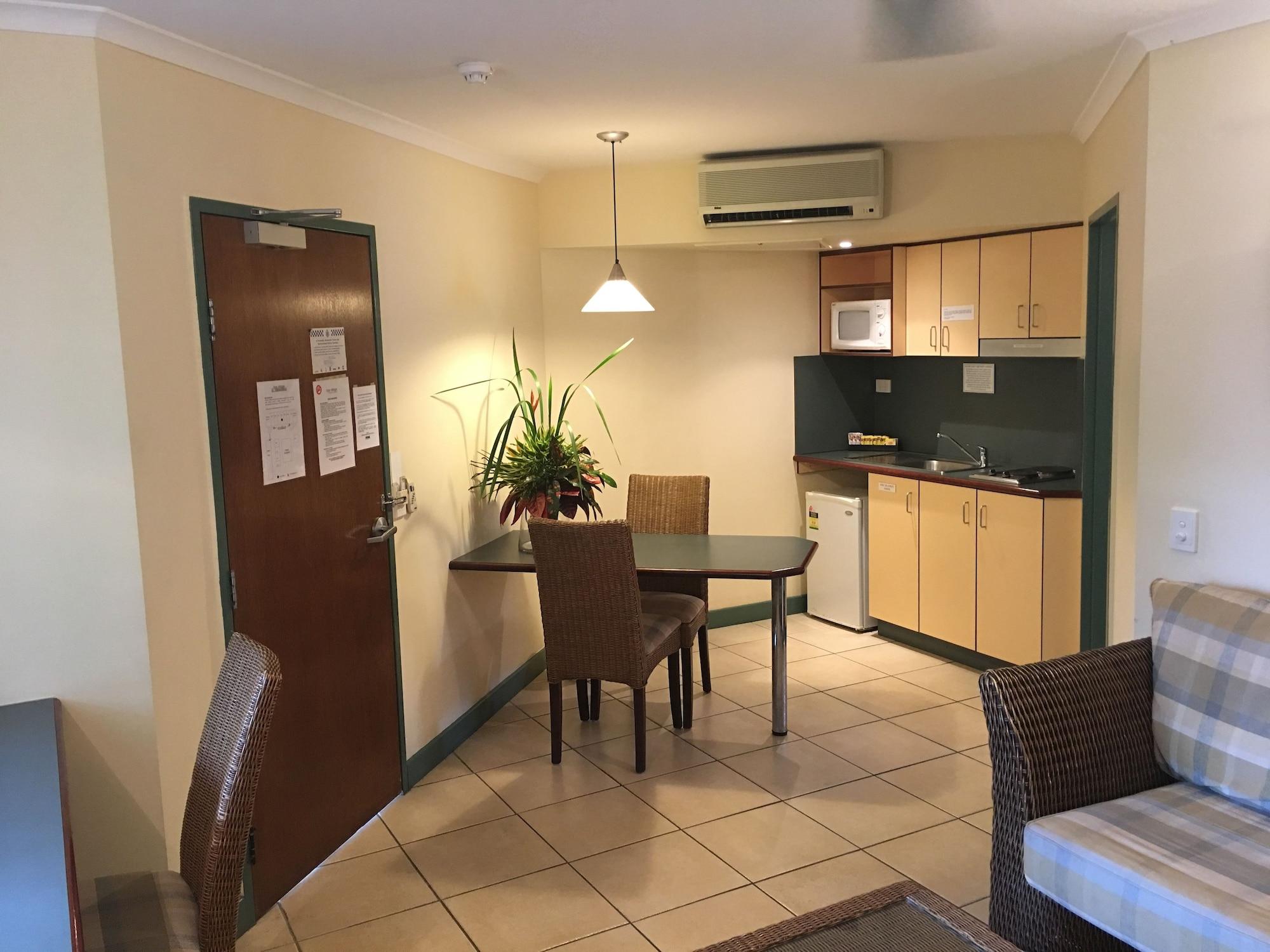 Bay Village Tropical Retreat & Apartments Cairns Exterior foto