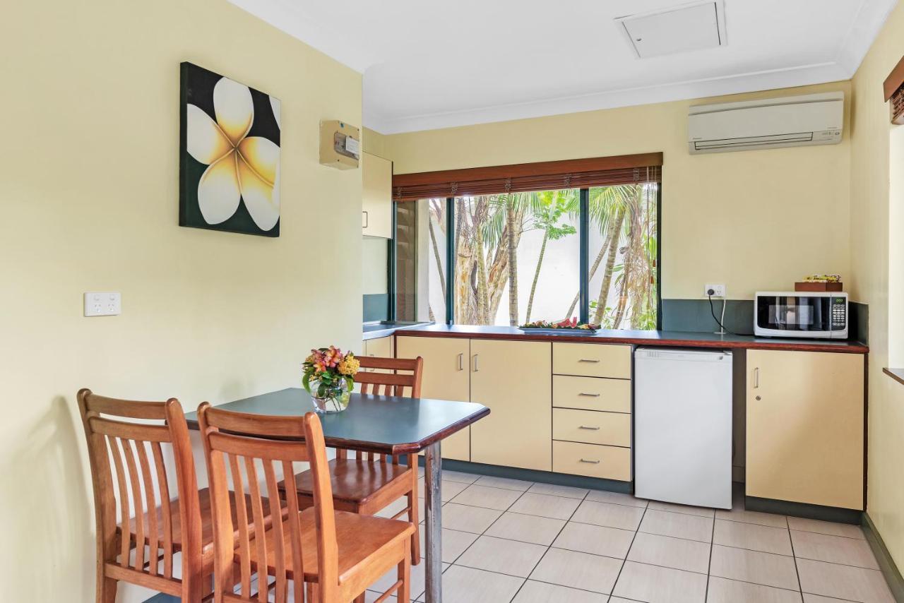 Bay Village Tropical Retreat & Apartments Cairns Exterior foto