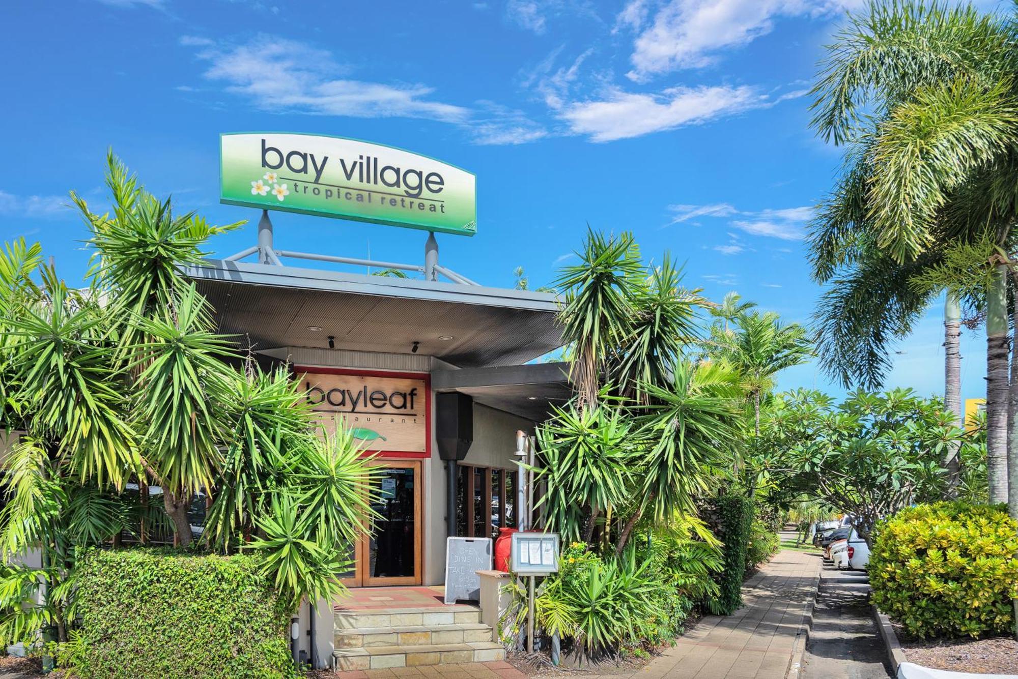 Bay Village Tropical Retreat & Apartments Cairns Exterior foto