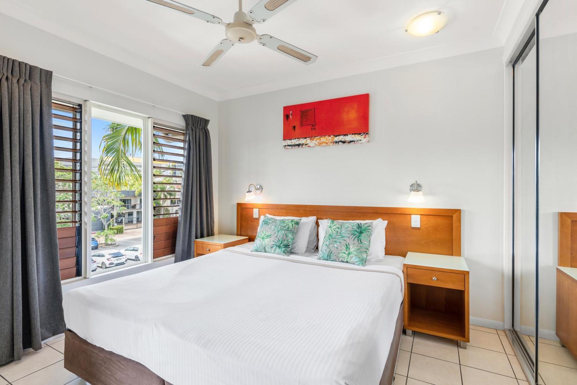 Bay Village Tropical Retreat & Apartments Cairns Exterior foto